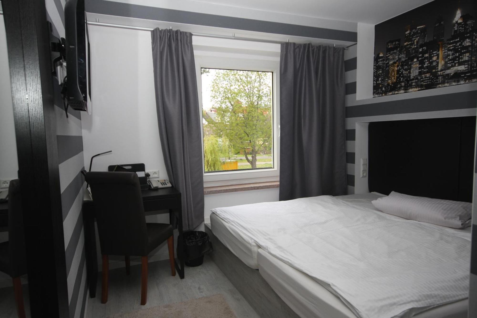 Sl'Otel Budget Bernburg Bilik gambar