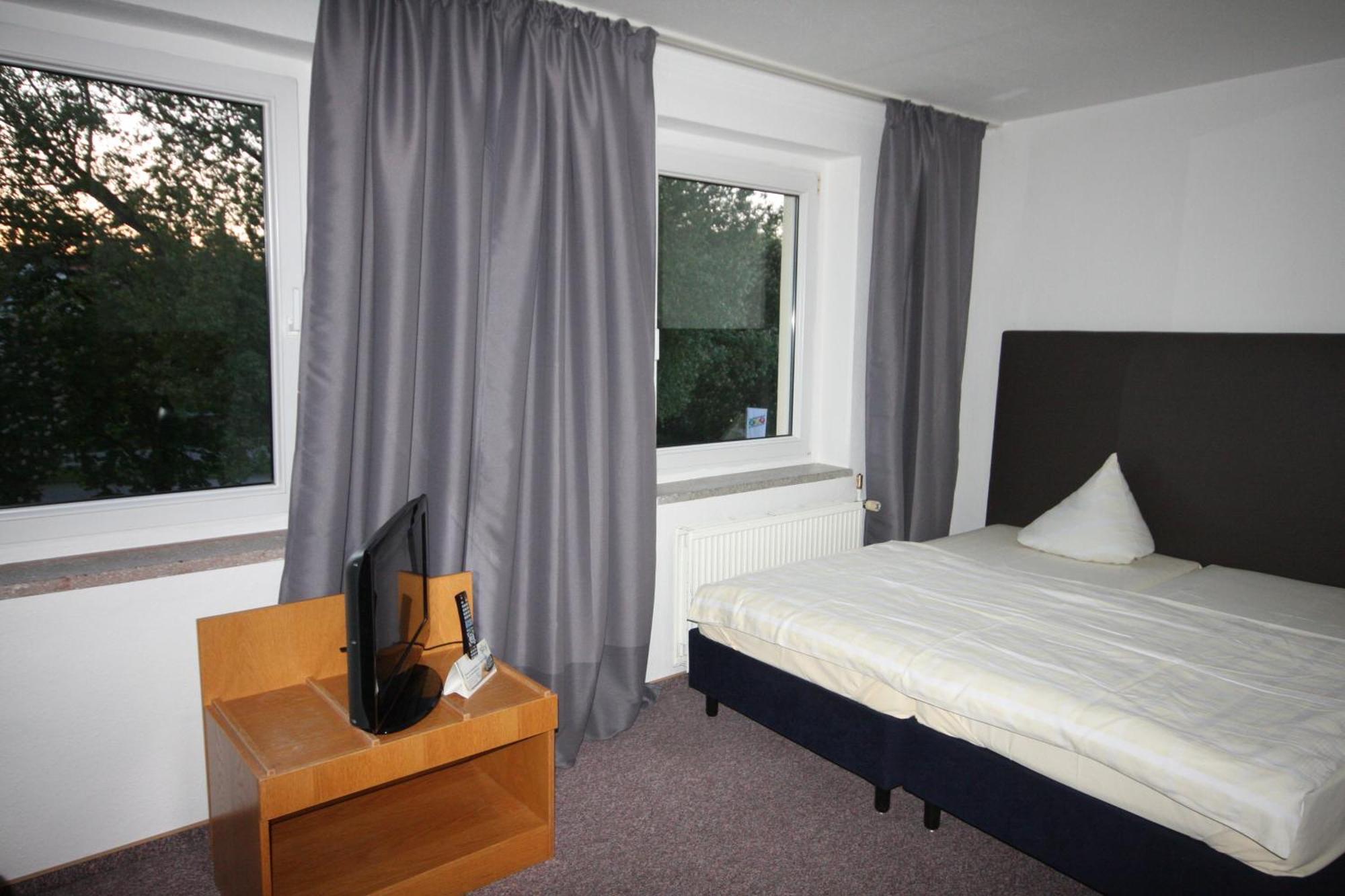 Sl'Otel Budget Bernburg Bilik gambar